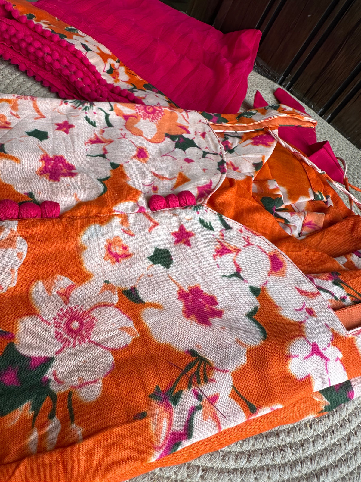 OBKF0050 SNEHA - Orange flowers