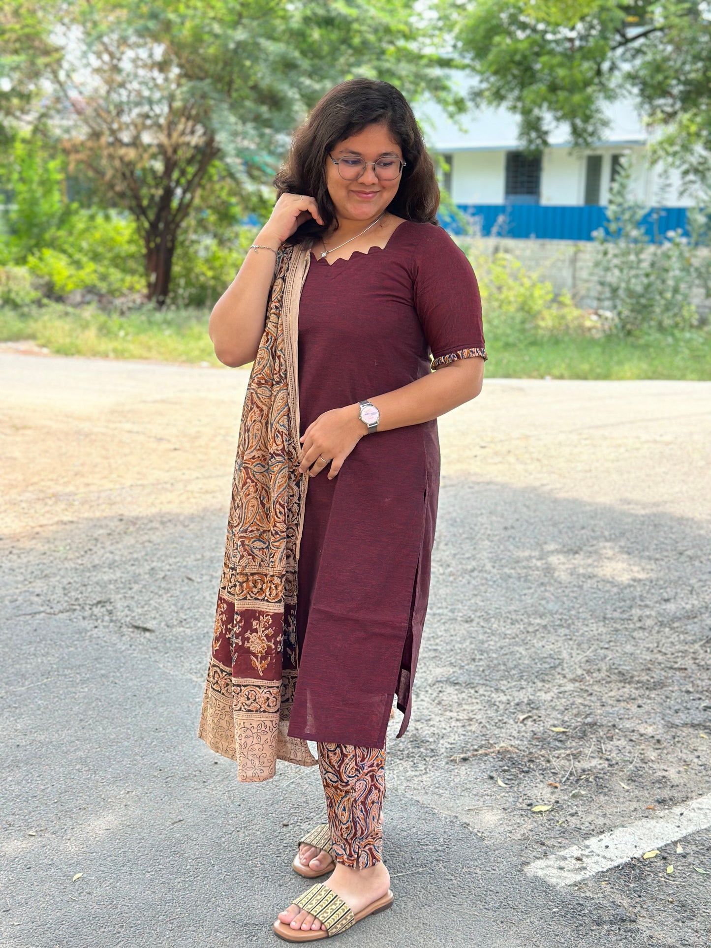 OBK0139 LAHARI- Maroon