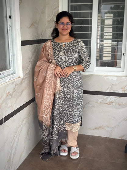 OBKC0022 AVANTHIKA Grey