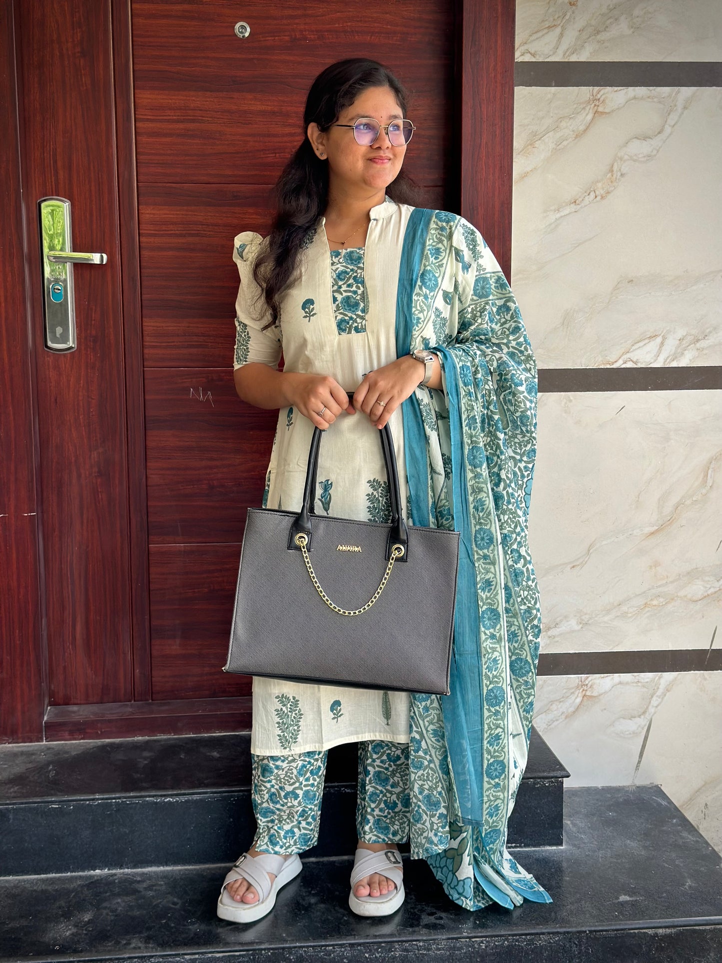 OBKC0014 VARSHA White