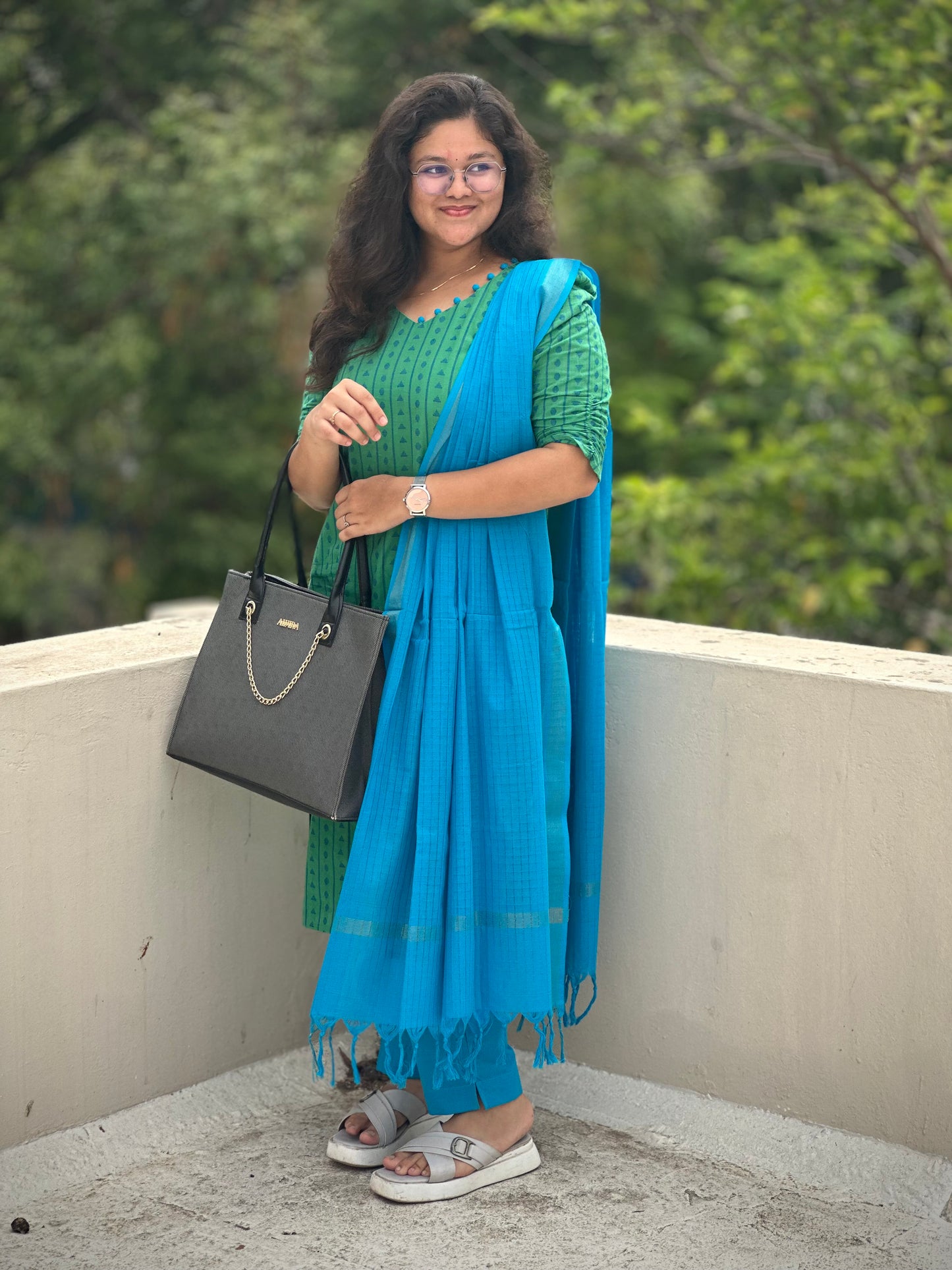 OBK0221 RAAGA Peacock shades