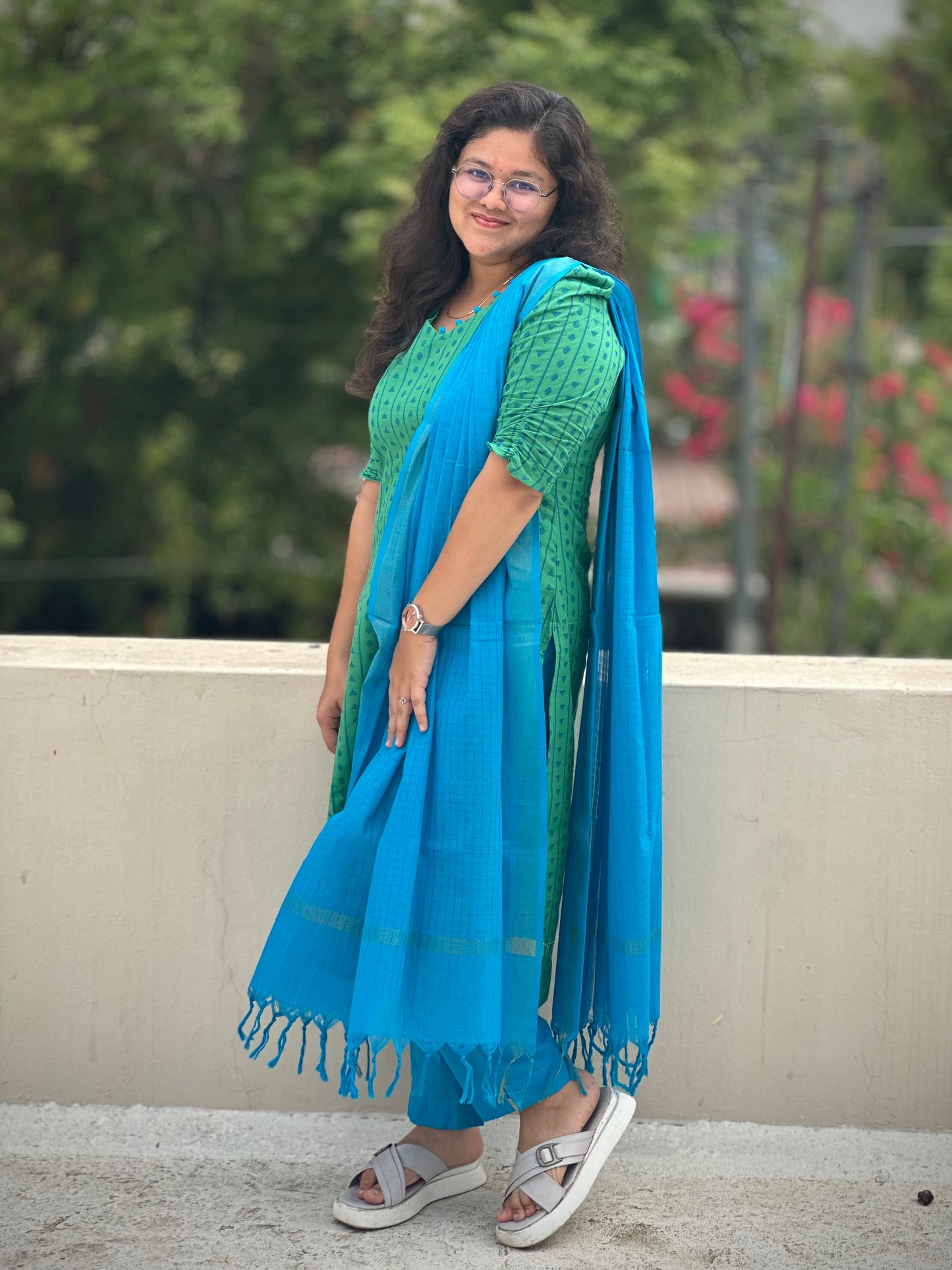 OBK0221 RAAGA Peacock shades
