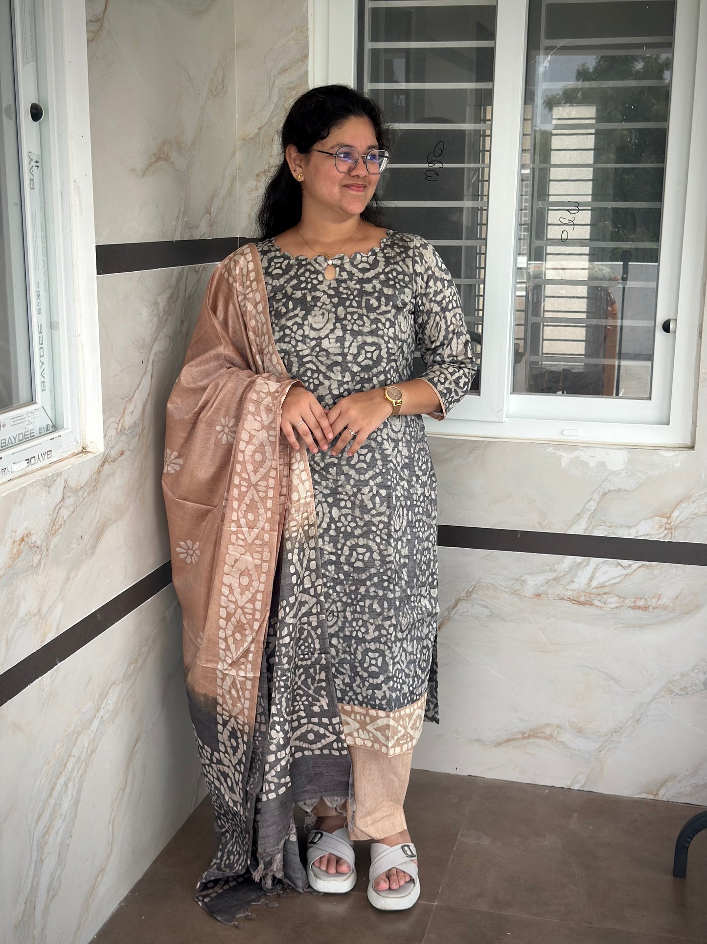 OBKC0022 AVANTHIKA Grey