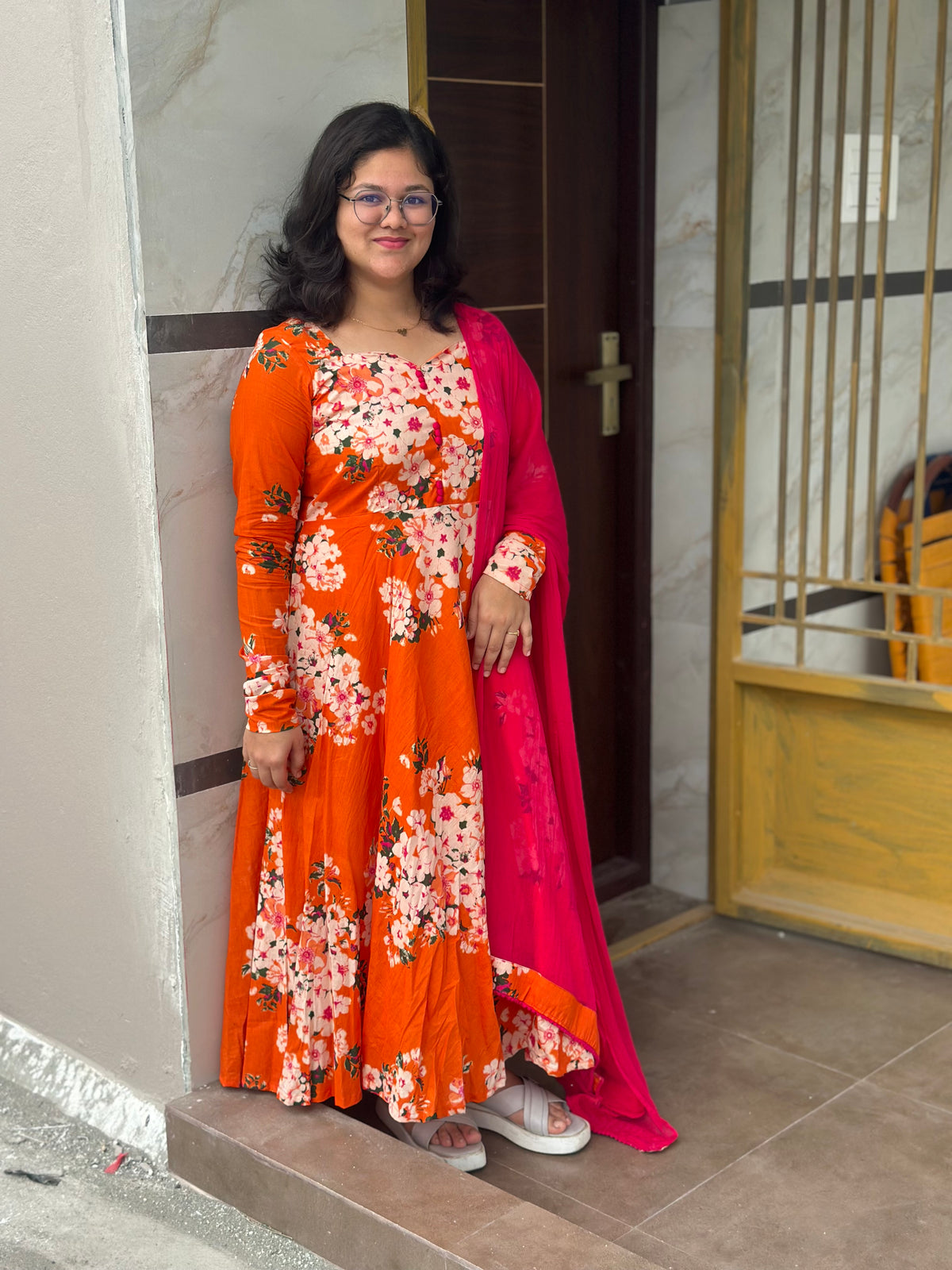 OBKF0050 SNEHA - Orange flowers