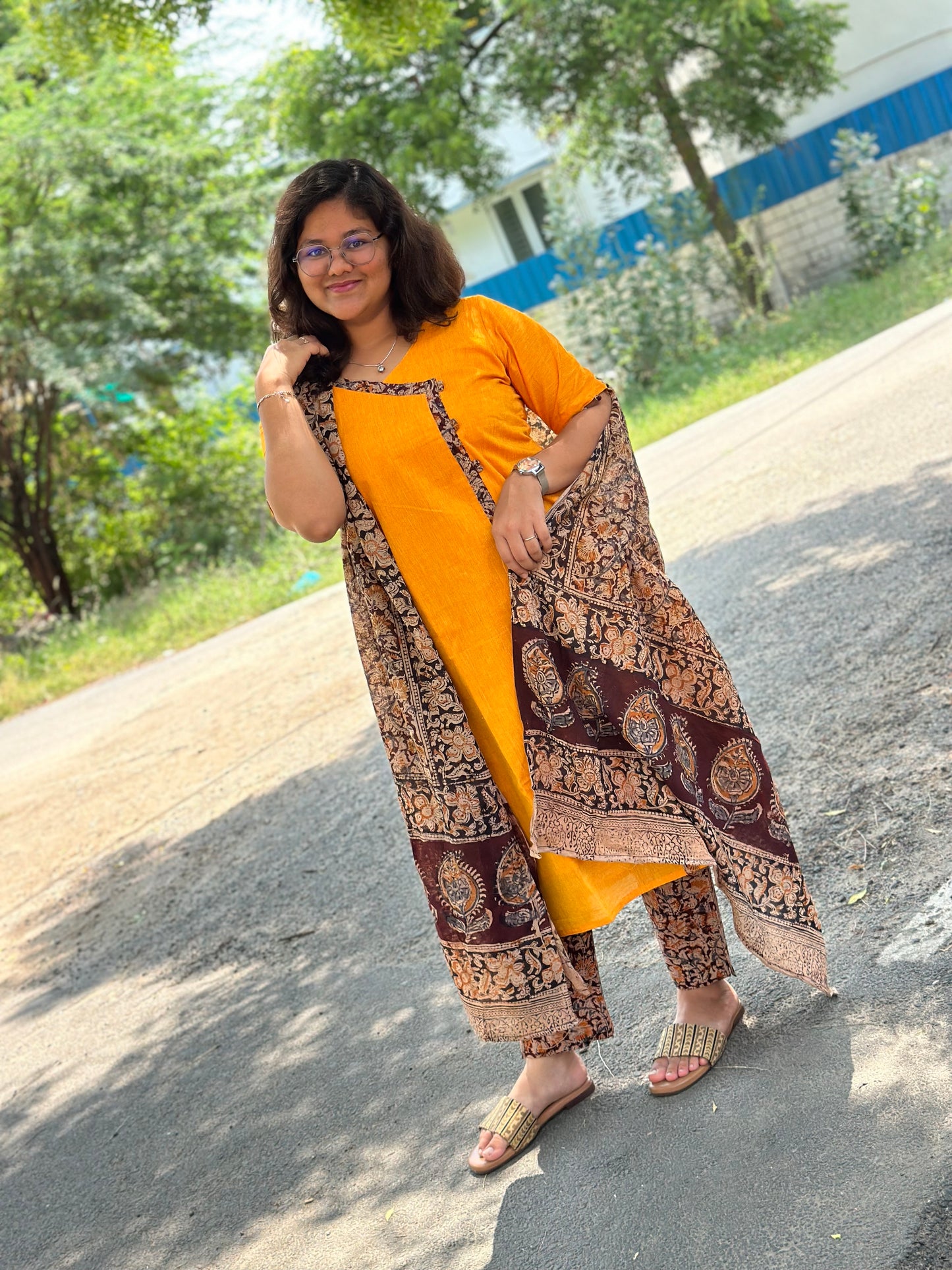 OBK0137 LAHARI- Yellow