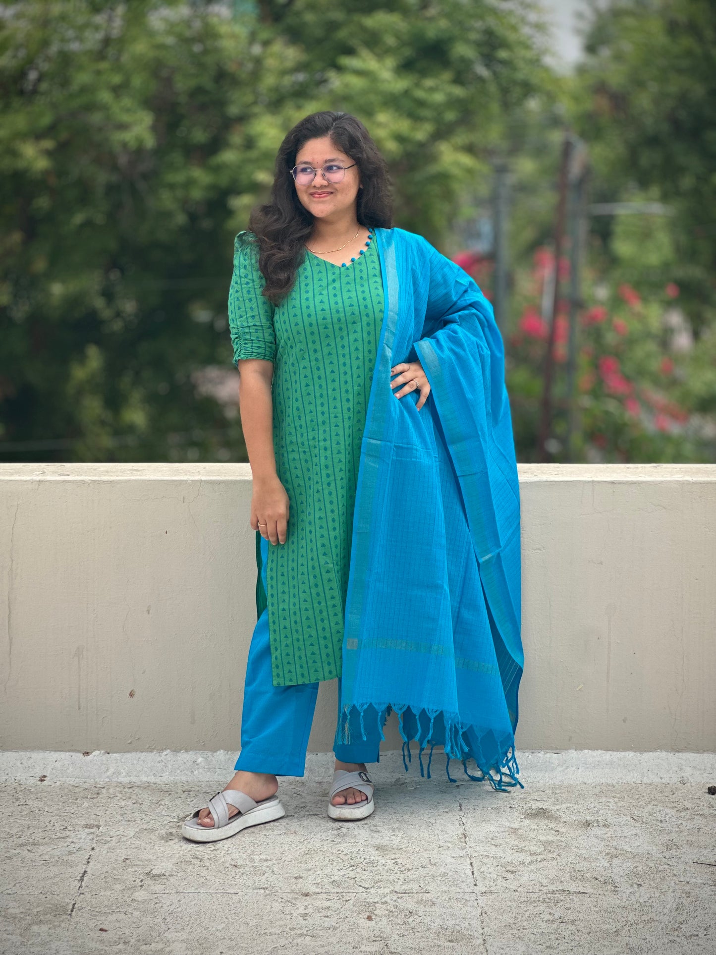 OBK0221 RAAGA Peacock shades