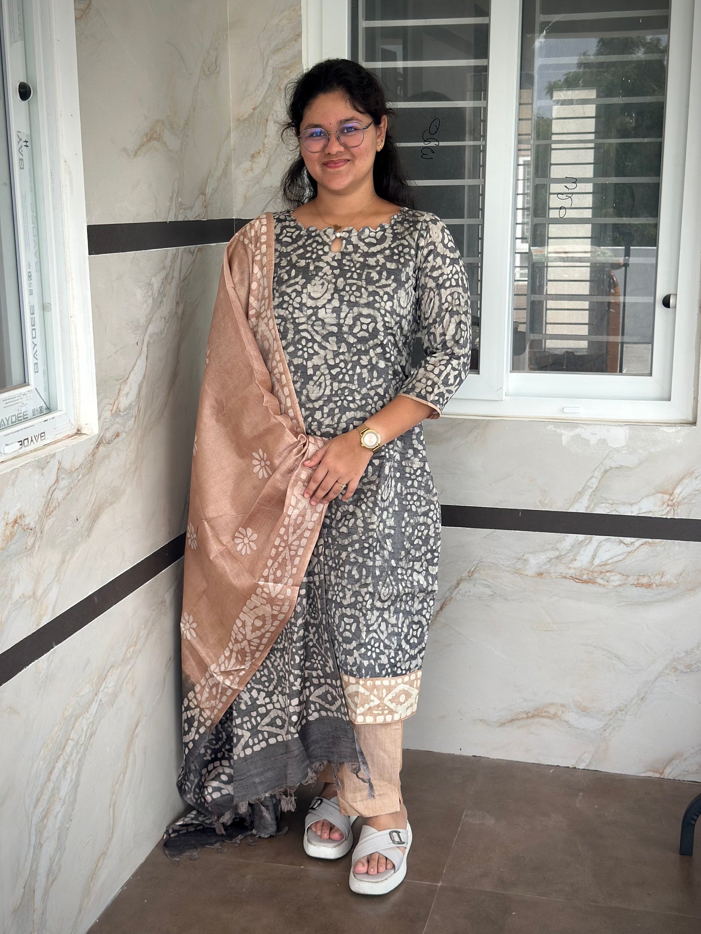 OBKC0022 AVANTHIKA Grey