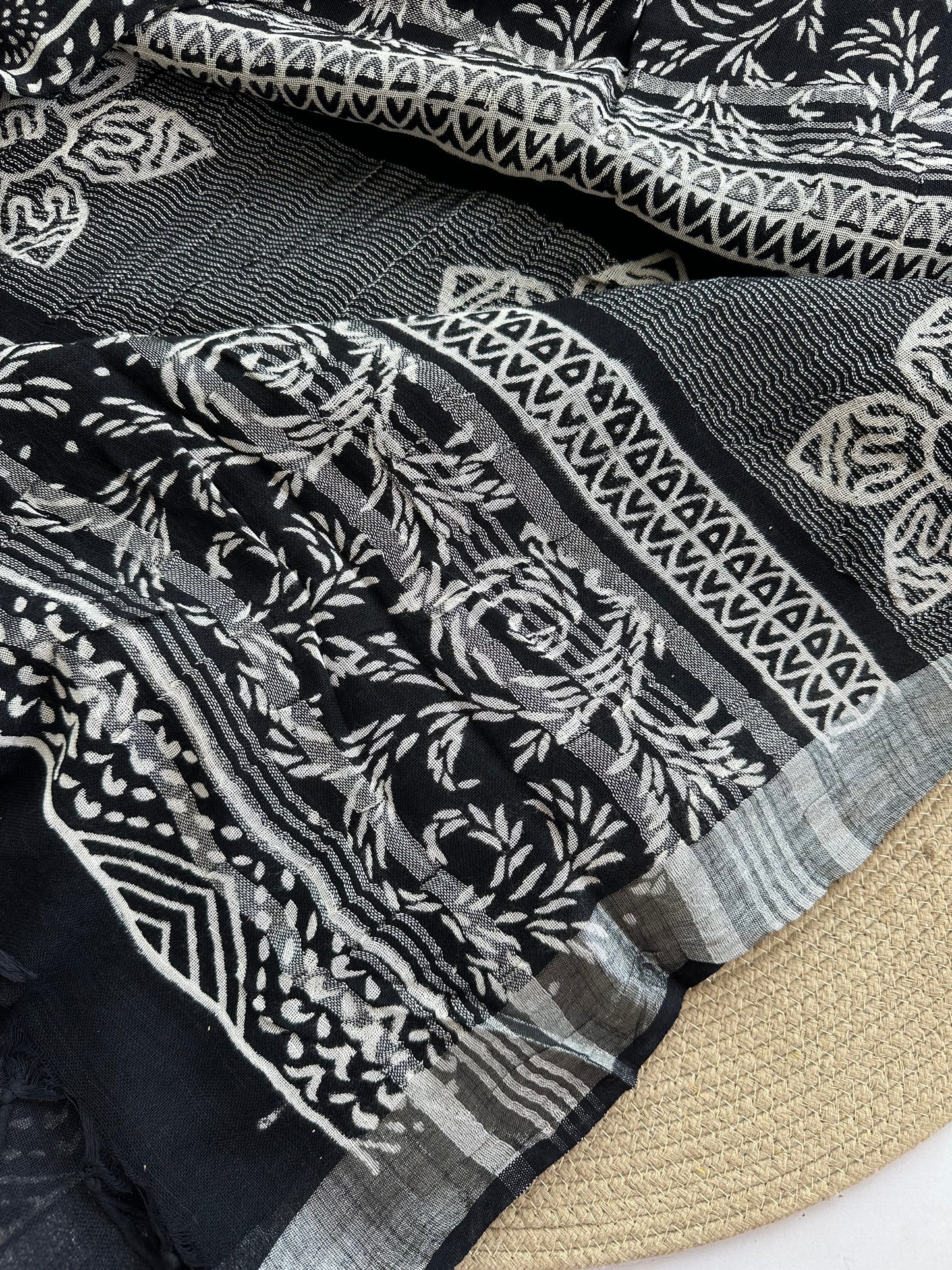 OBKS0015 Black motif Linen saree